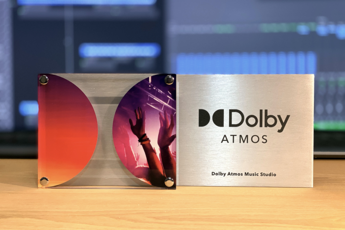 Dolby atmos plakette mid